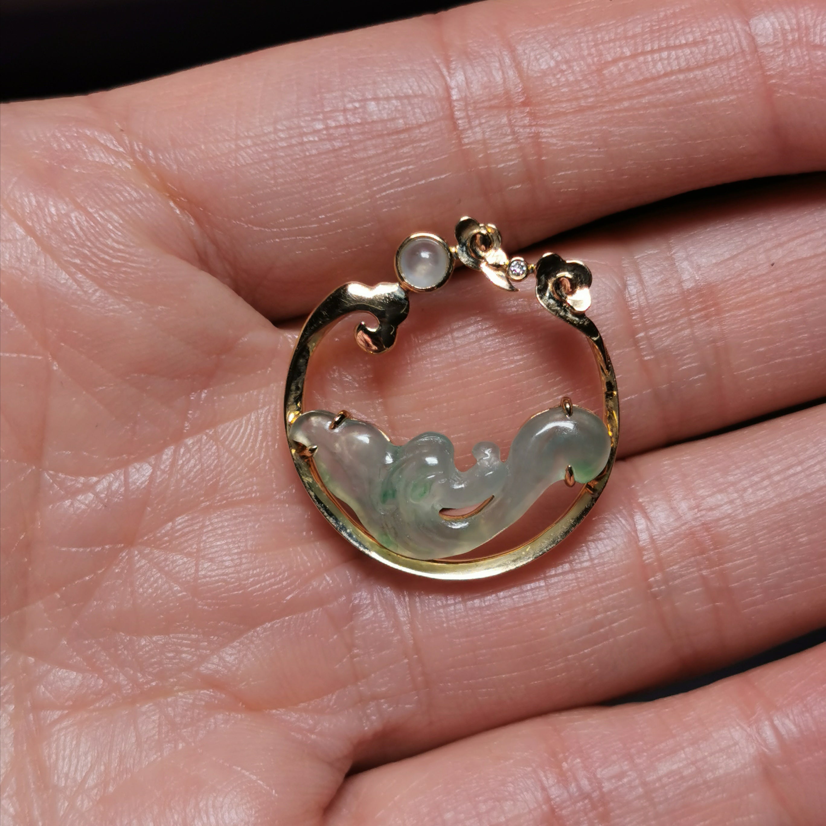 18ct good with ice jade diamond pendant