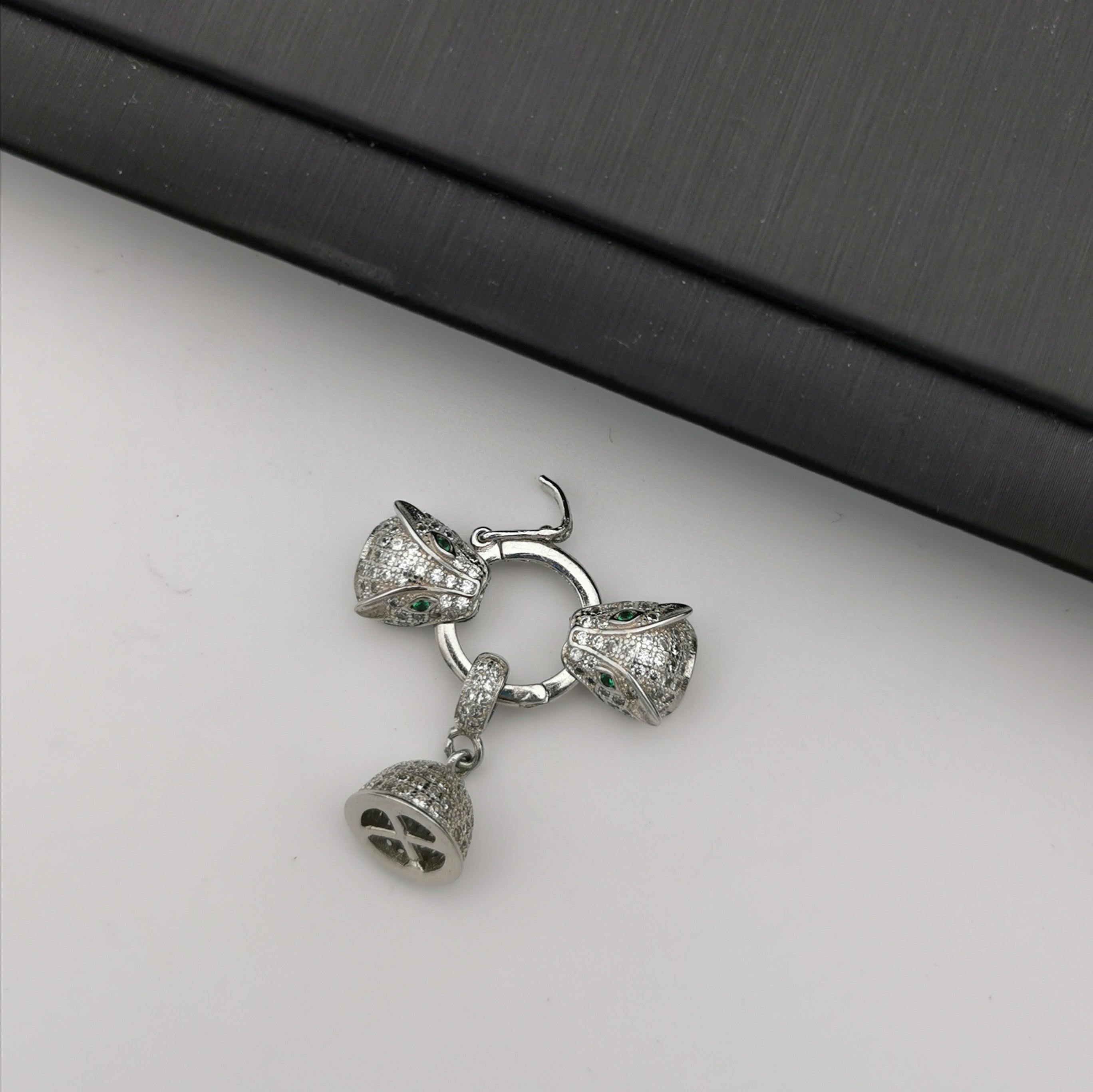 Alloy leopard with tassel clasp