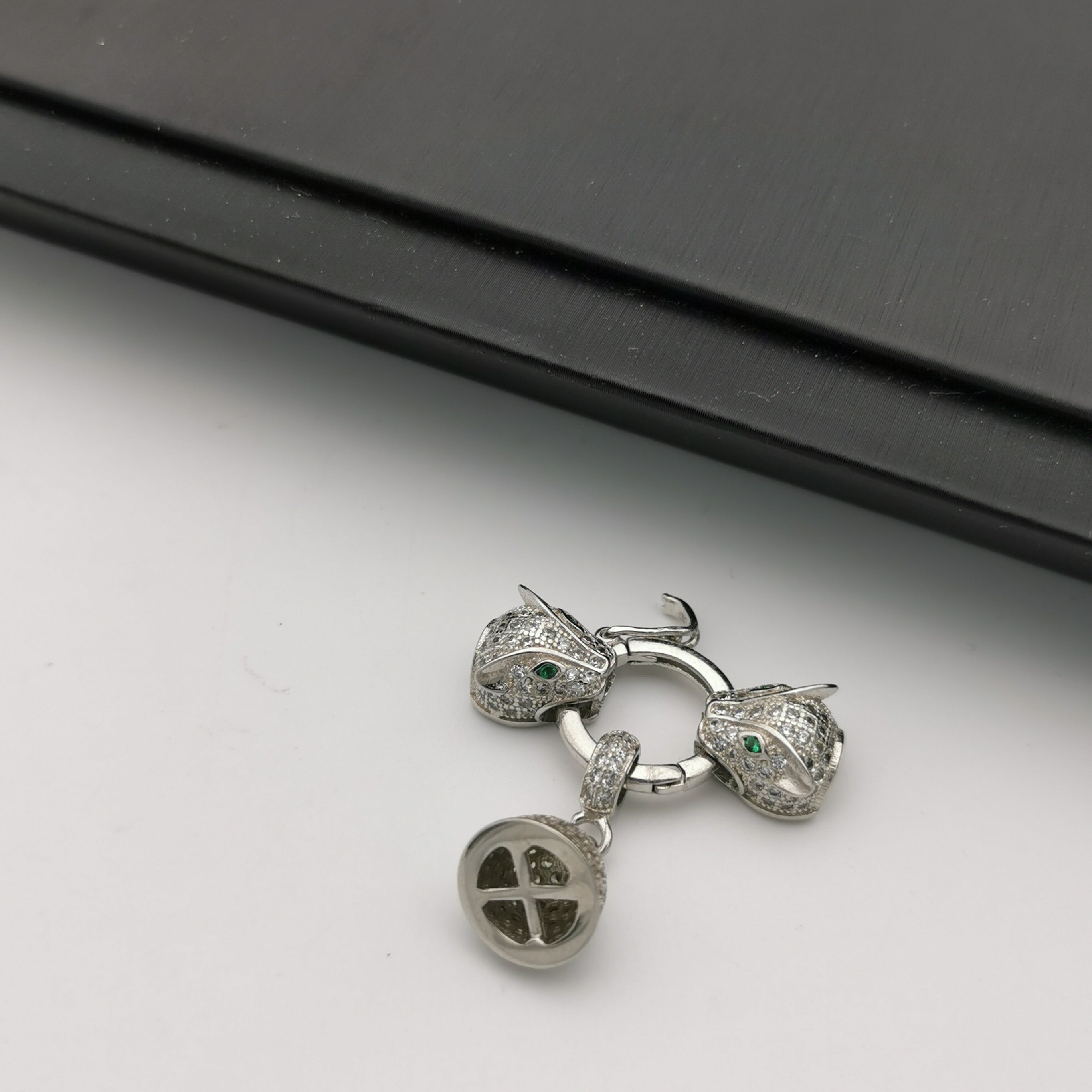 Alloy leopard with tassel clasp