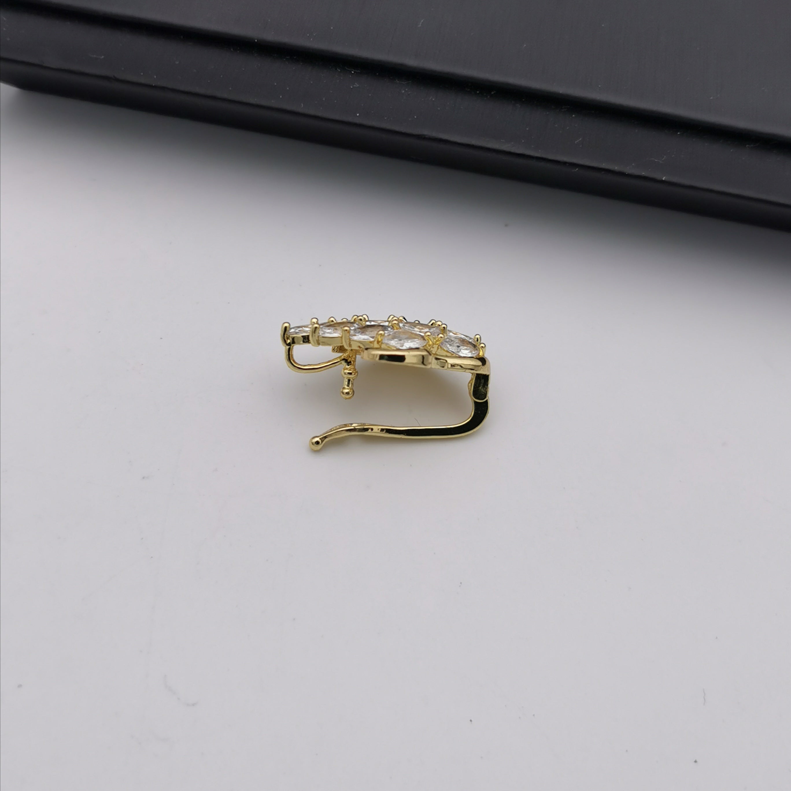 Alloy swan with cubic zircon clasp