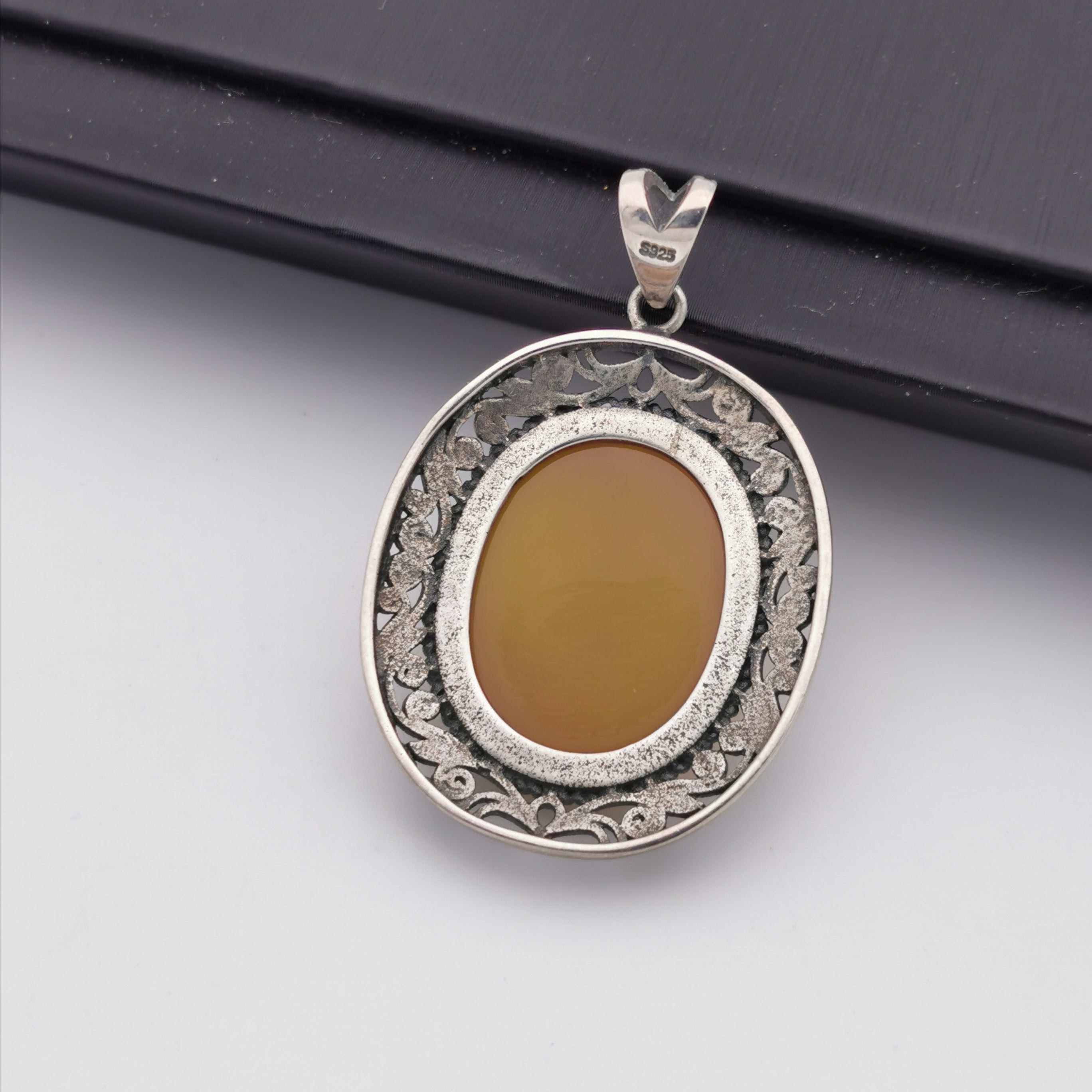 S925 Chalcedony pendant