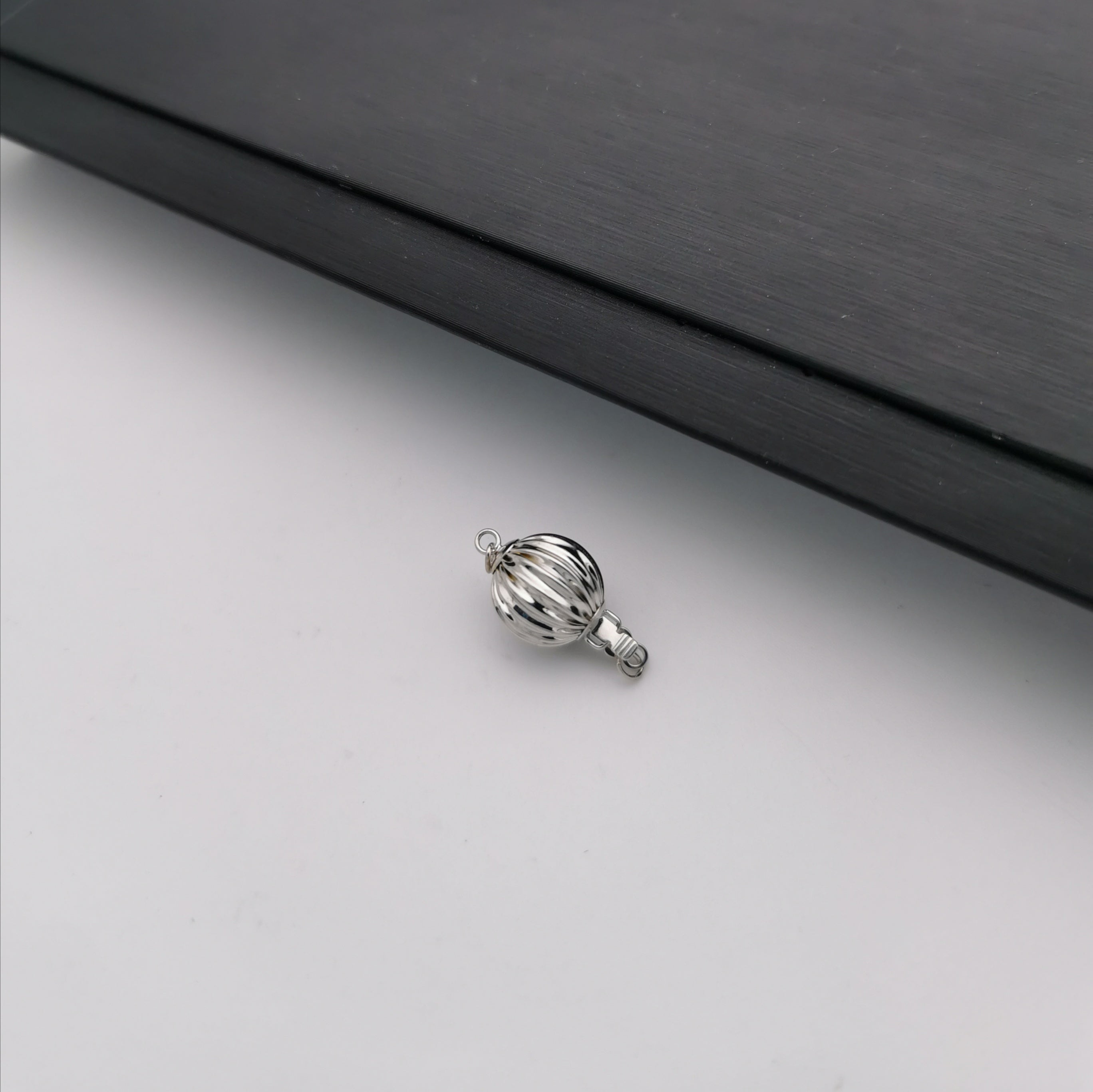 14K white gold ball clasp