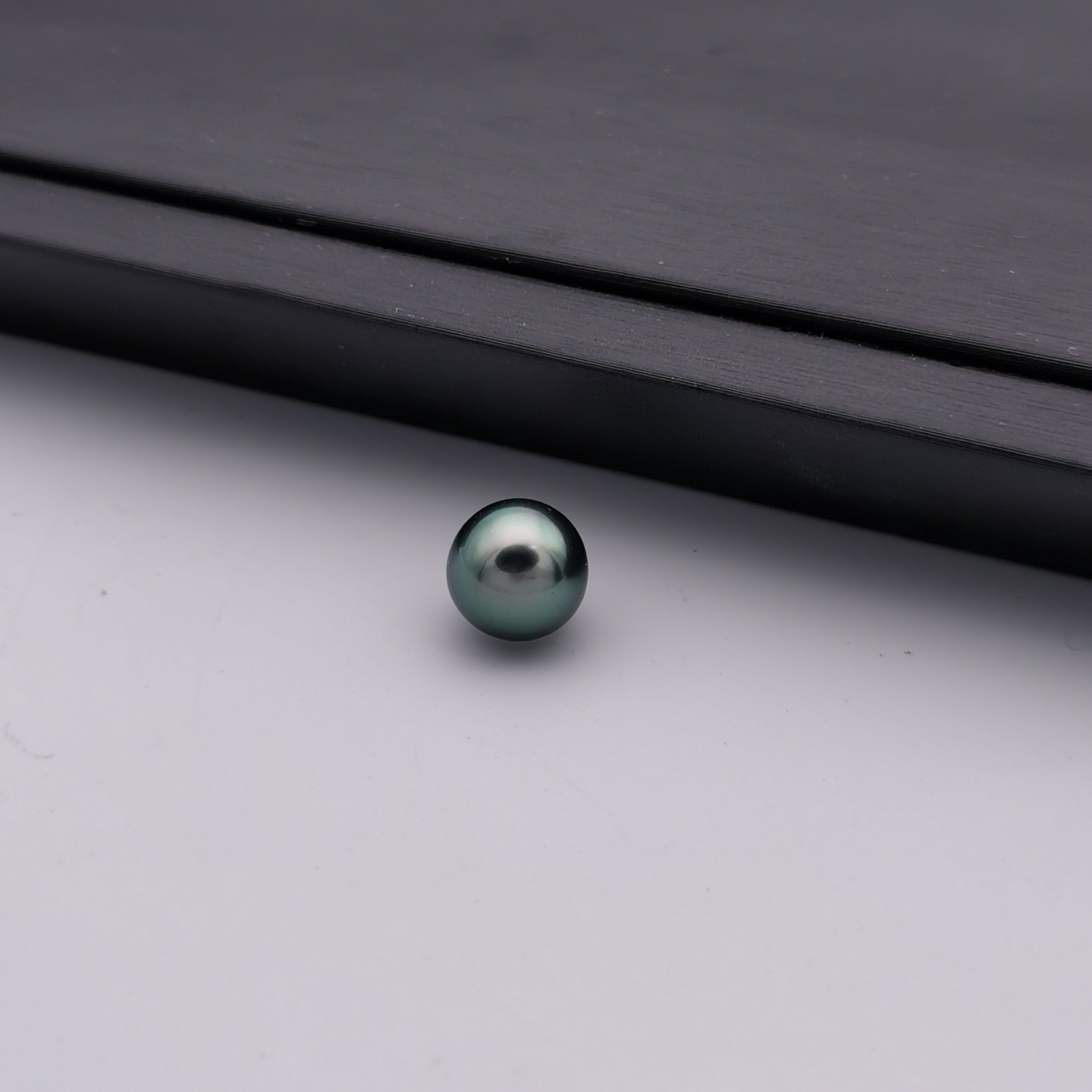 9.91 mm genuine peacock colour genuine Tahitian near round pearl