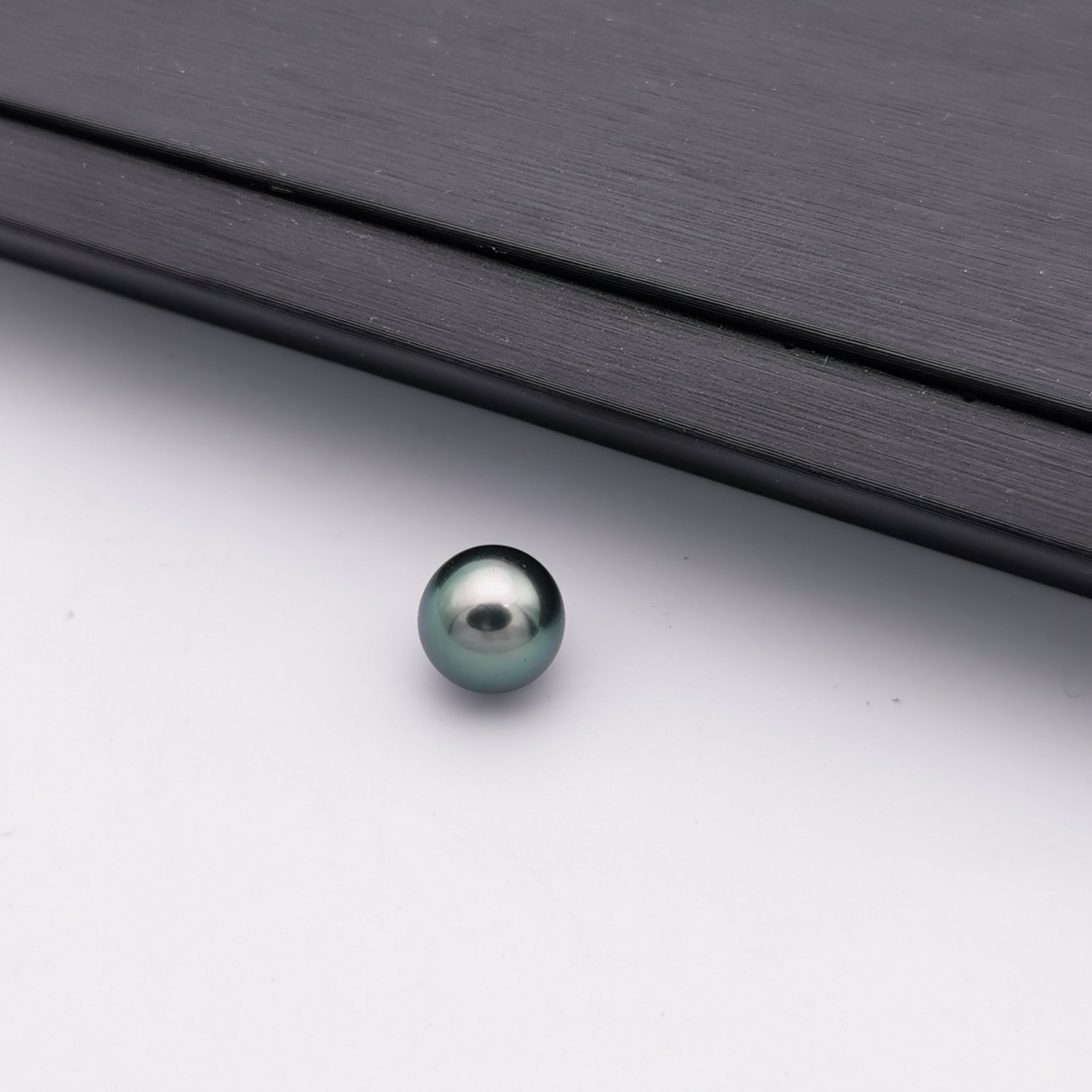 9.91 mm genuine peacock colour genuine Tahitian near round pearl