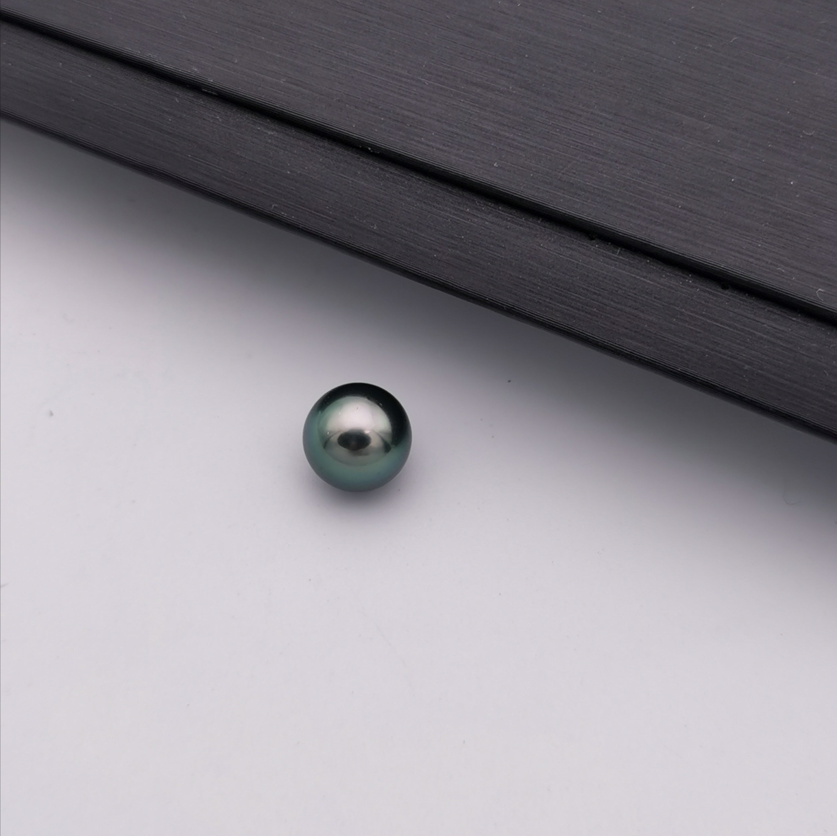 9.91 mm genuine peacock colour genuine Tahitian near round pearl