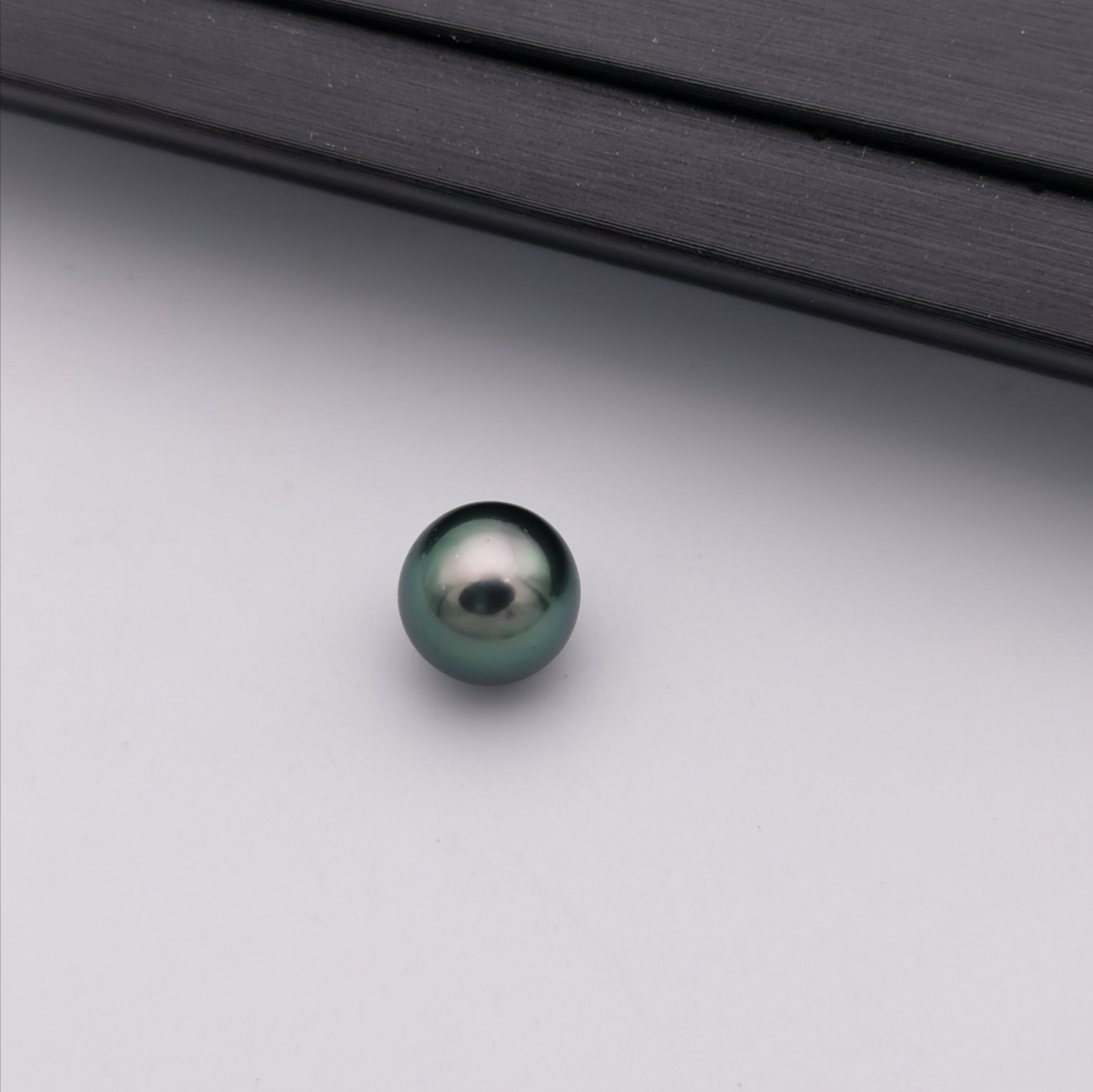 9.91 mm genuine peacock colour genuine Tahitian near round pearl