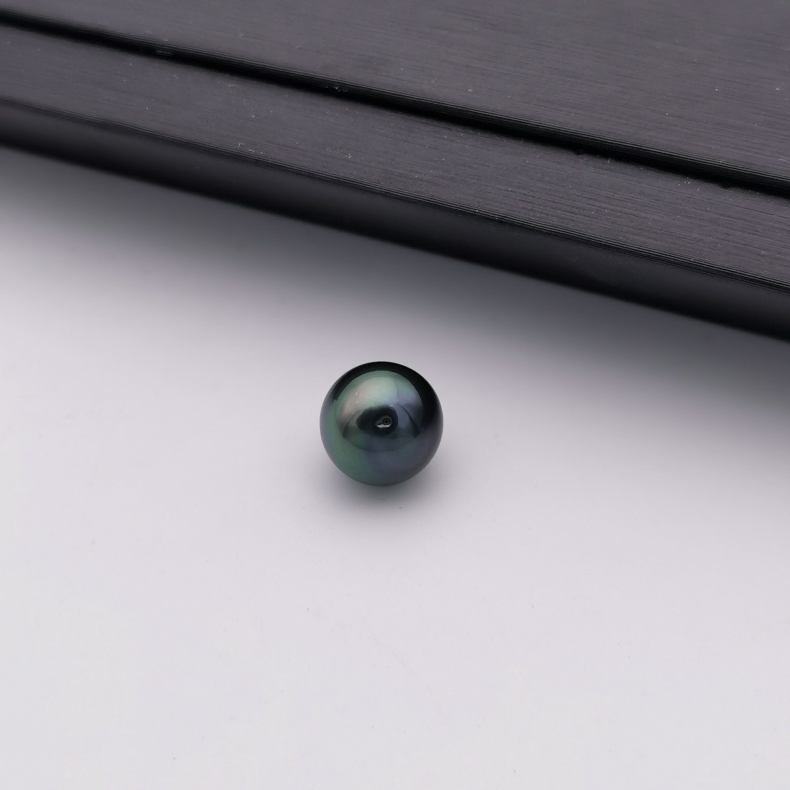 9.91 mm genuine peacock colour genuine Tahitian near round pearl