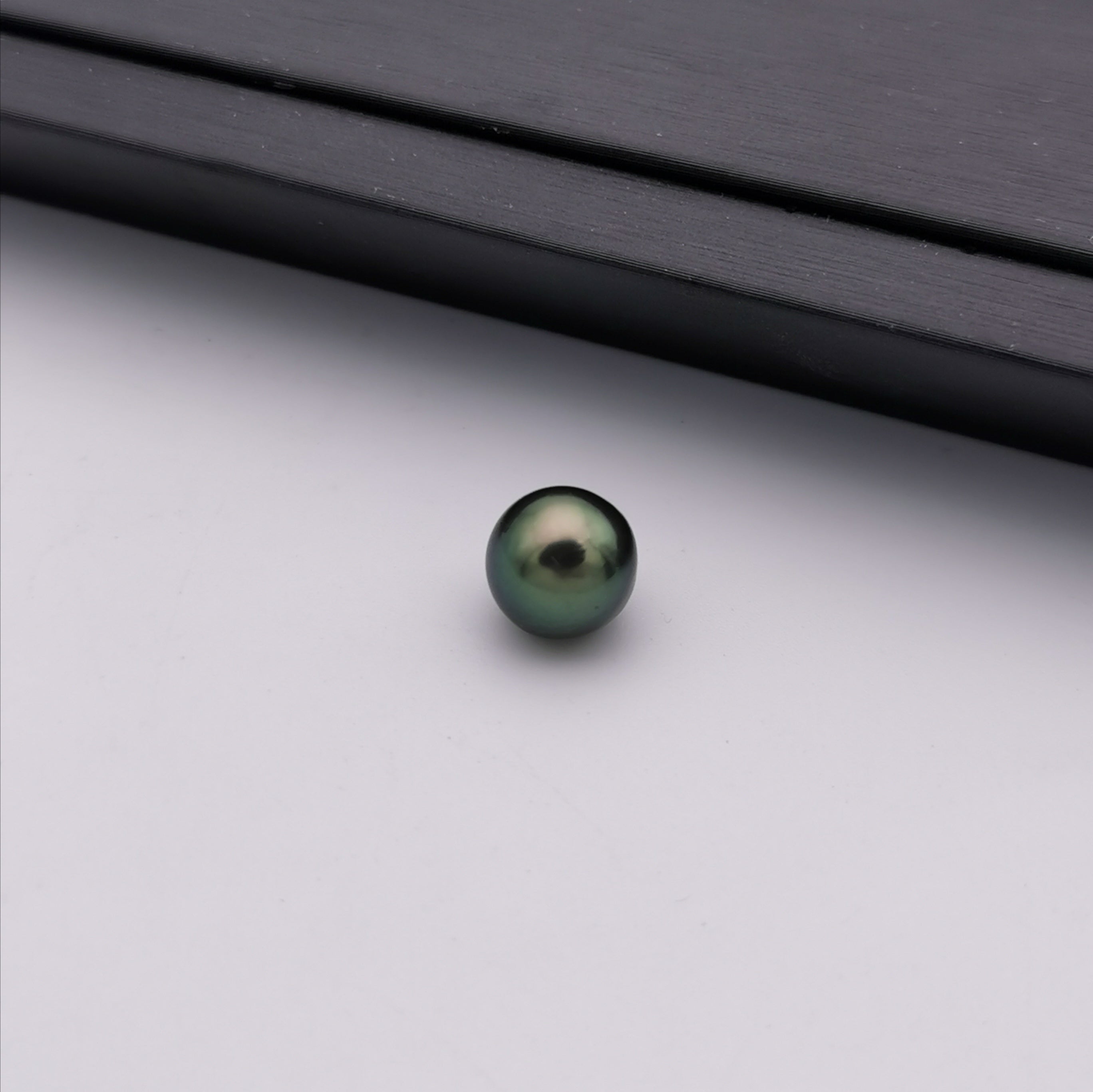 9.82 mm genuine oval shape genuine Tahitian peacock colour loose pearl