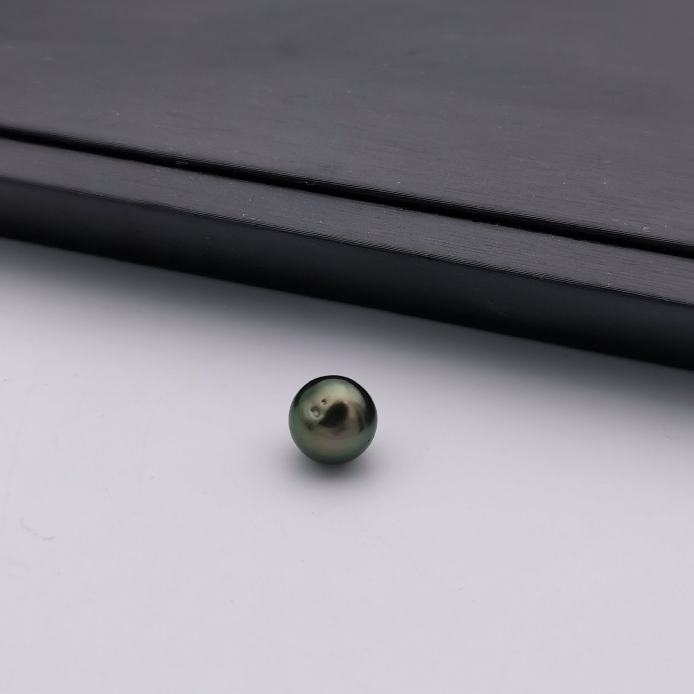 9.82 mm genuine oval shape genuine Tahitian peacock colour loose pearl