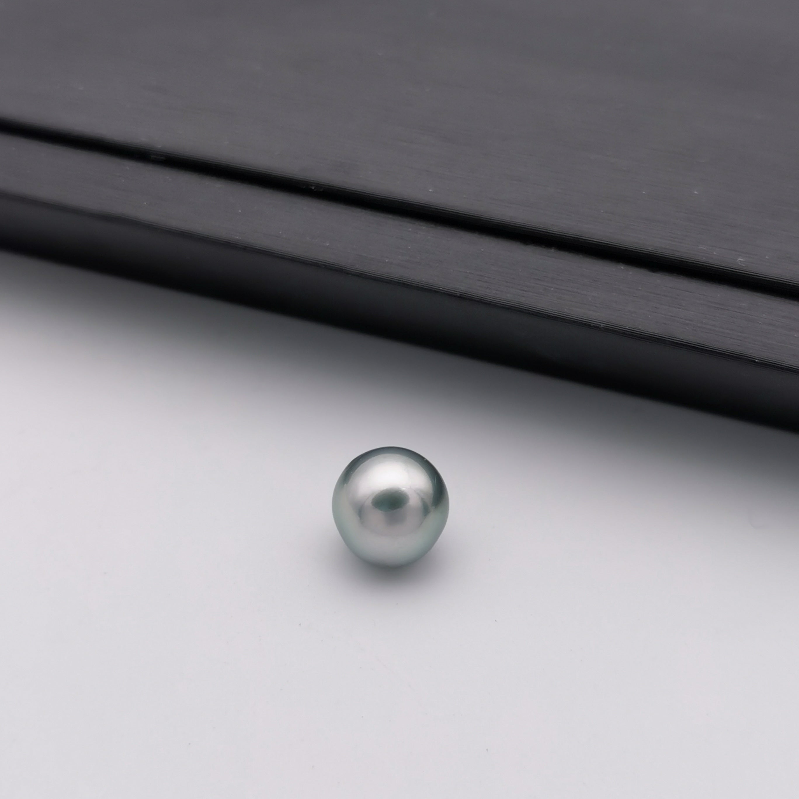10.43mm genuine oval shape silver colour Tahitian loose pearl
