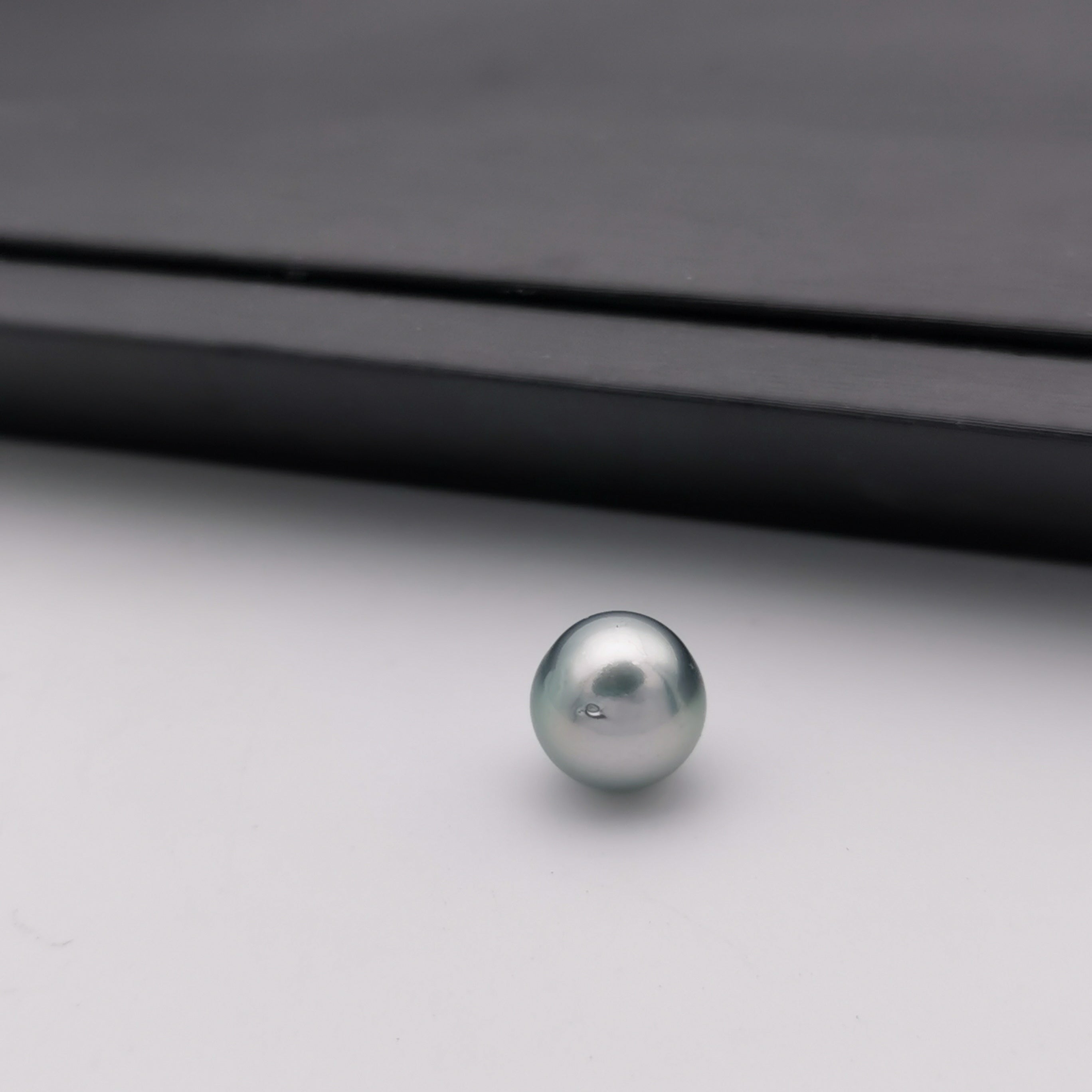 10.43mm genuine oval shape silver colour Tahitian loose pearl