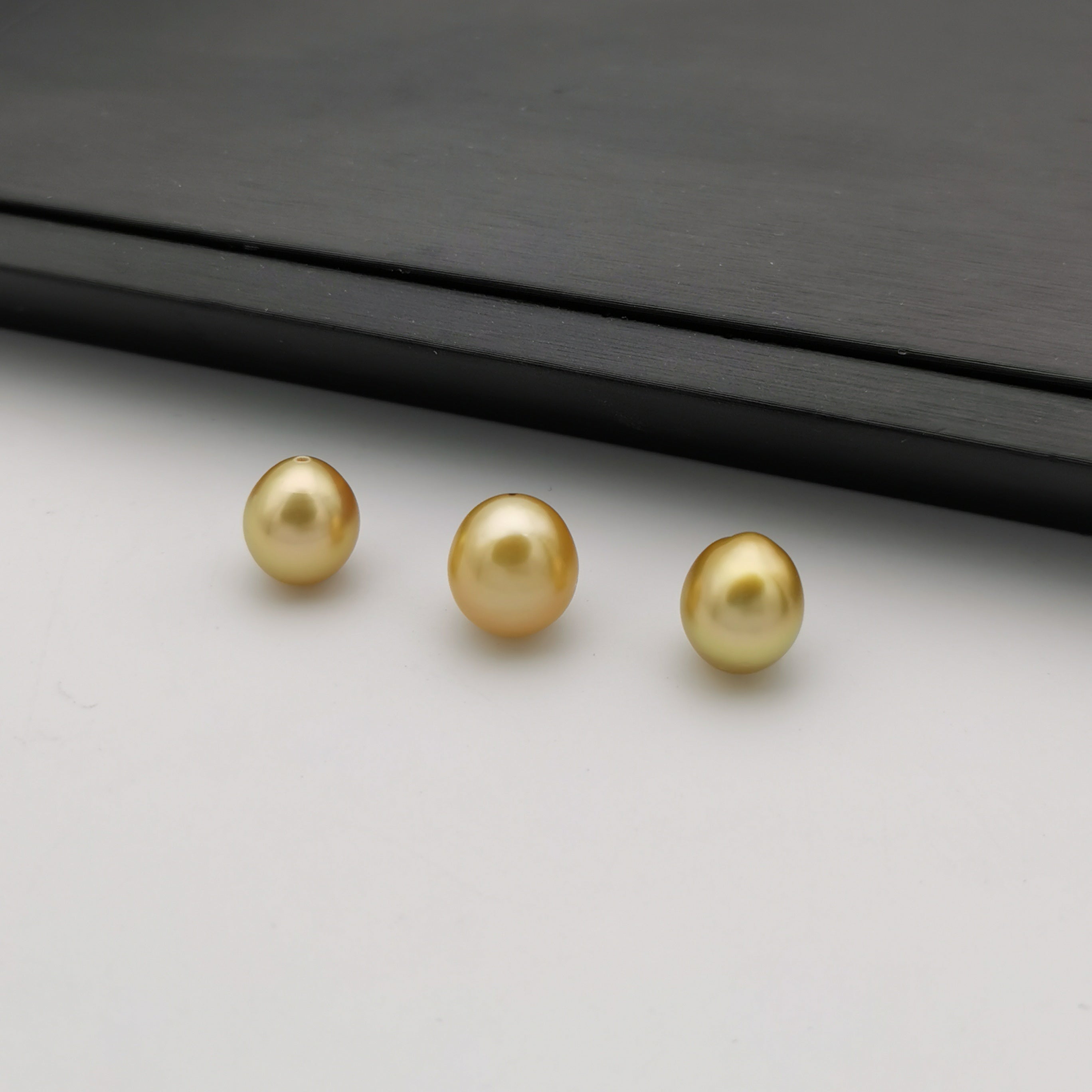 10.8 mm-11.88 mm genuine oval shape gold south-sea loose pearl
