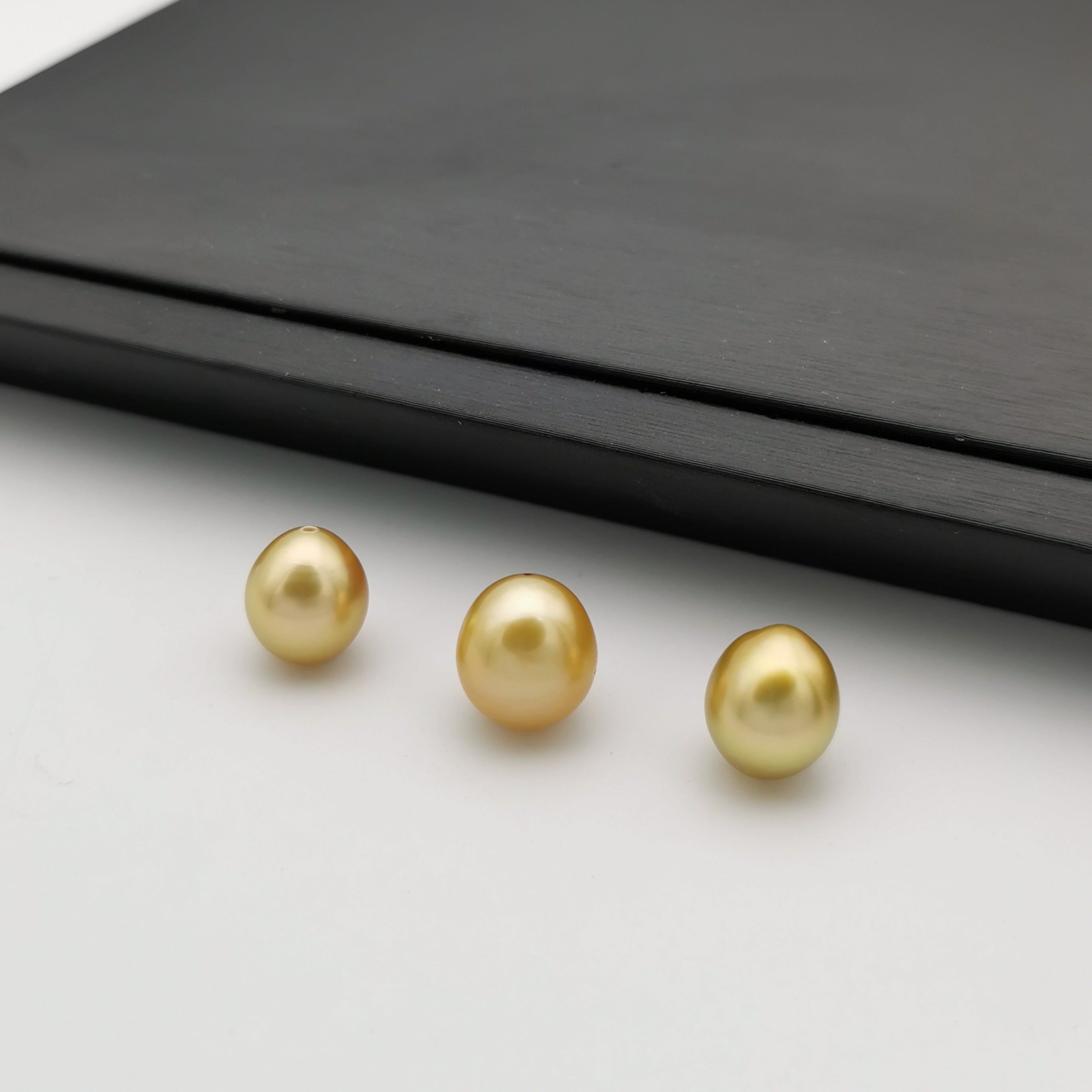 10.8 mm-11.88 mm genuine oval shape gold south-sea loose pearl