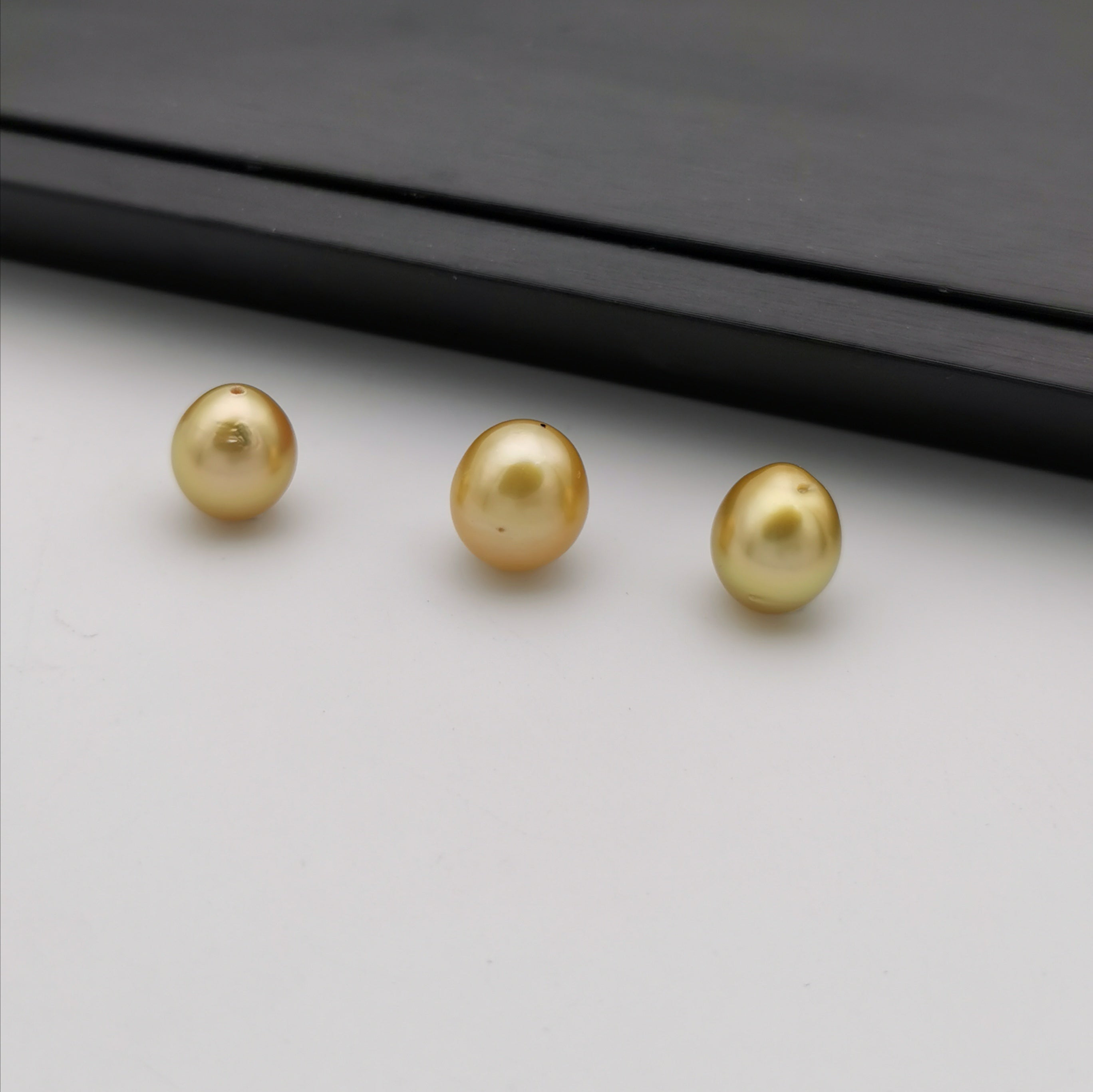 10.8 mm-11.88 mm genuine oval shape gold south-sea loose pearl