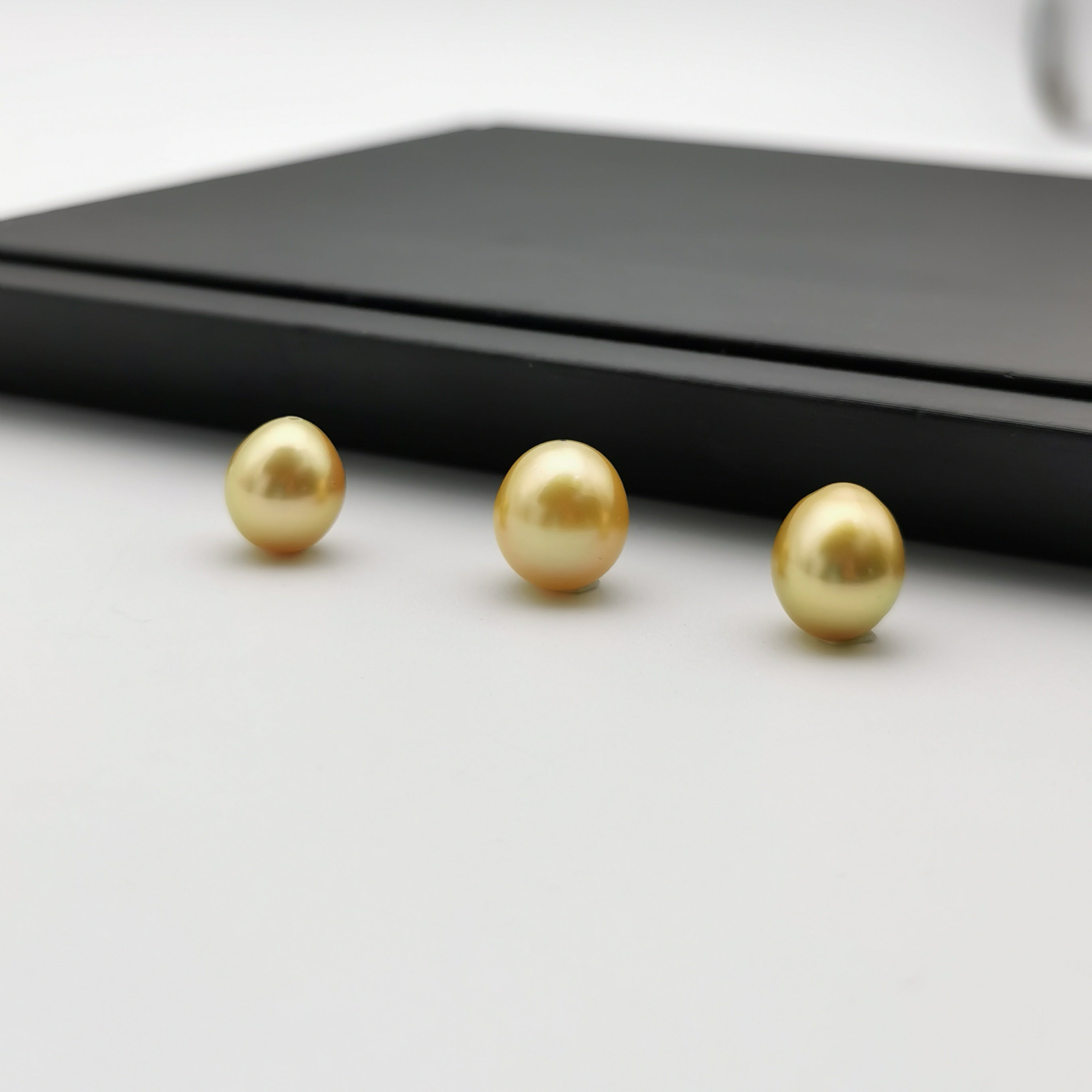 10.8 mm-11.88 mm genuine oval shape gold south-sea loose pearl