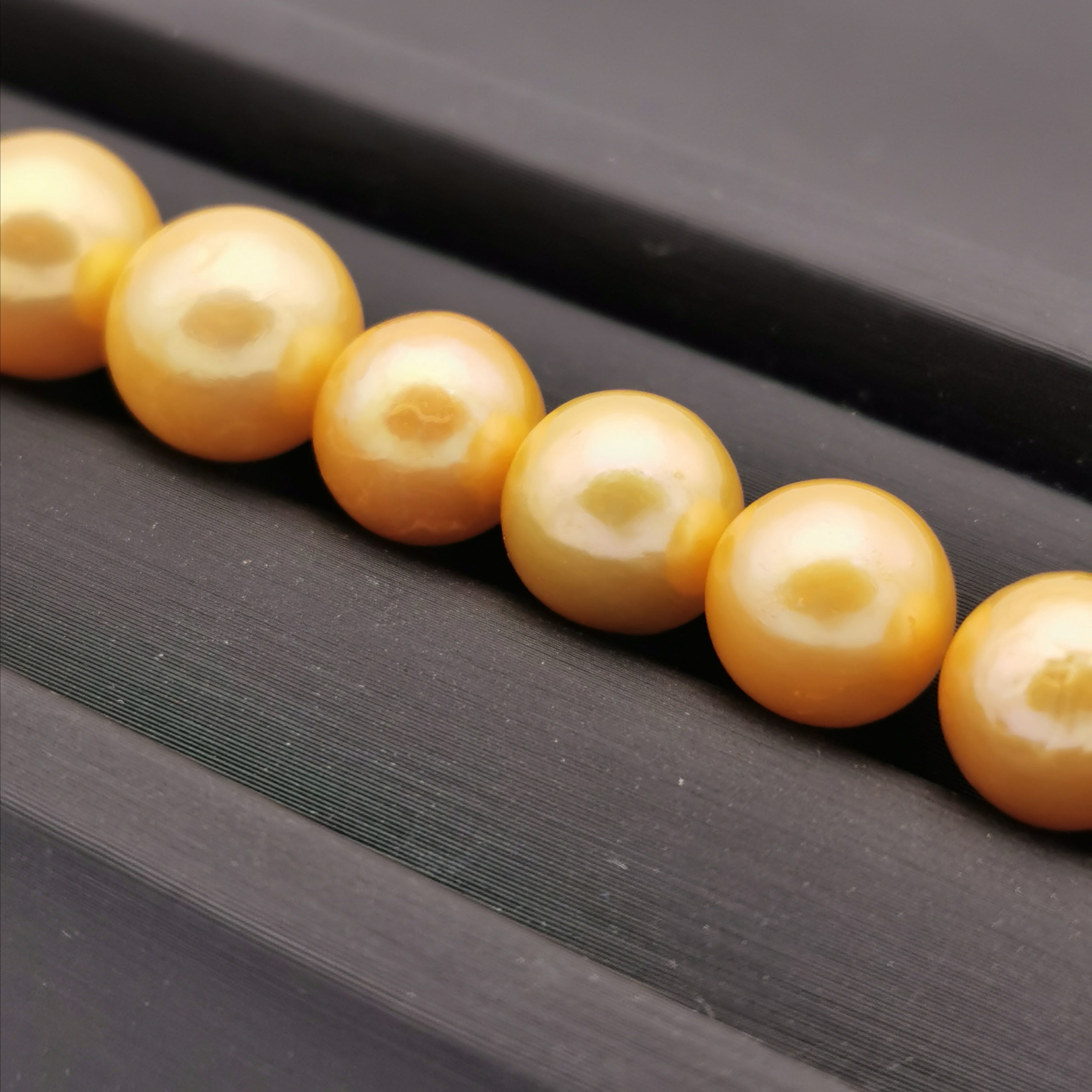 8.5 mm-11 mm genuine freshwater gold colour coated loose pearl beads
