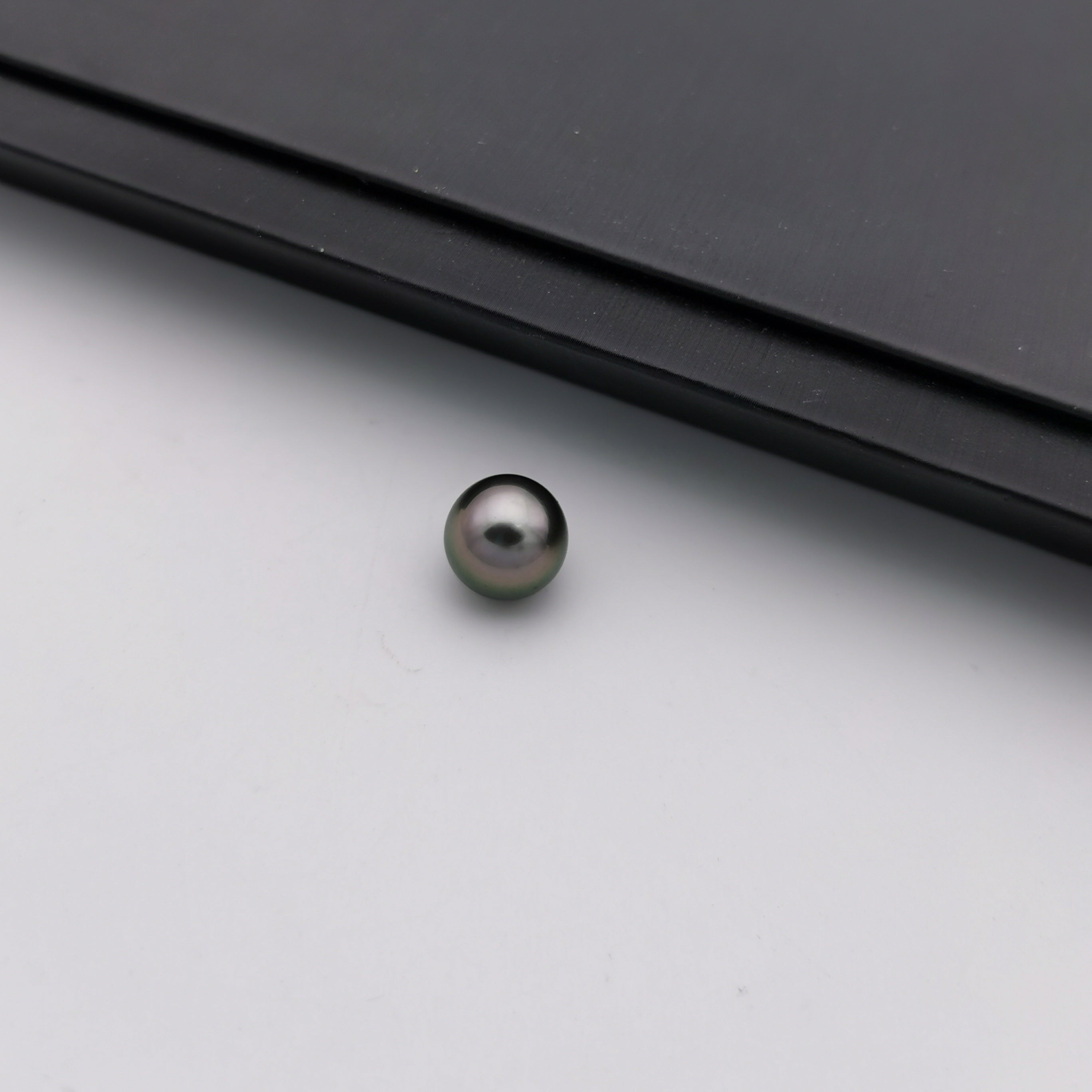 10.58 mm genuine round black Tahitian loose pearl