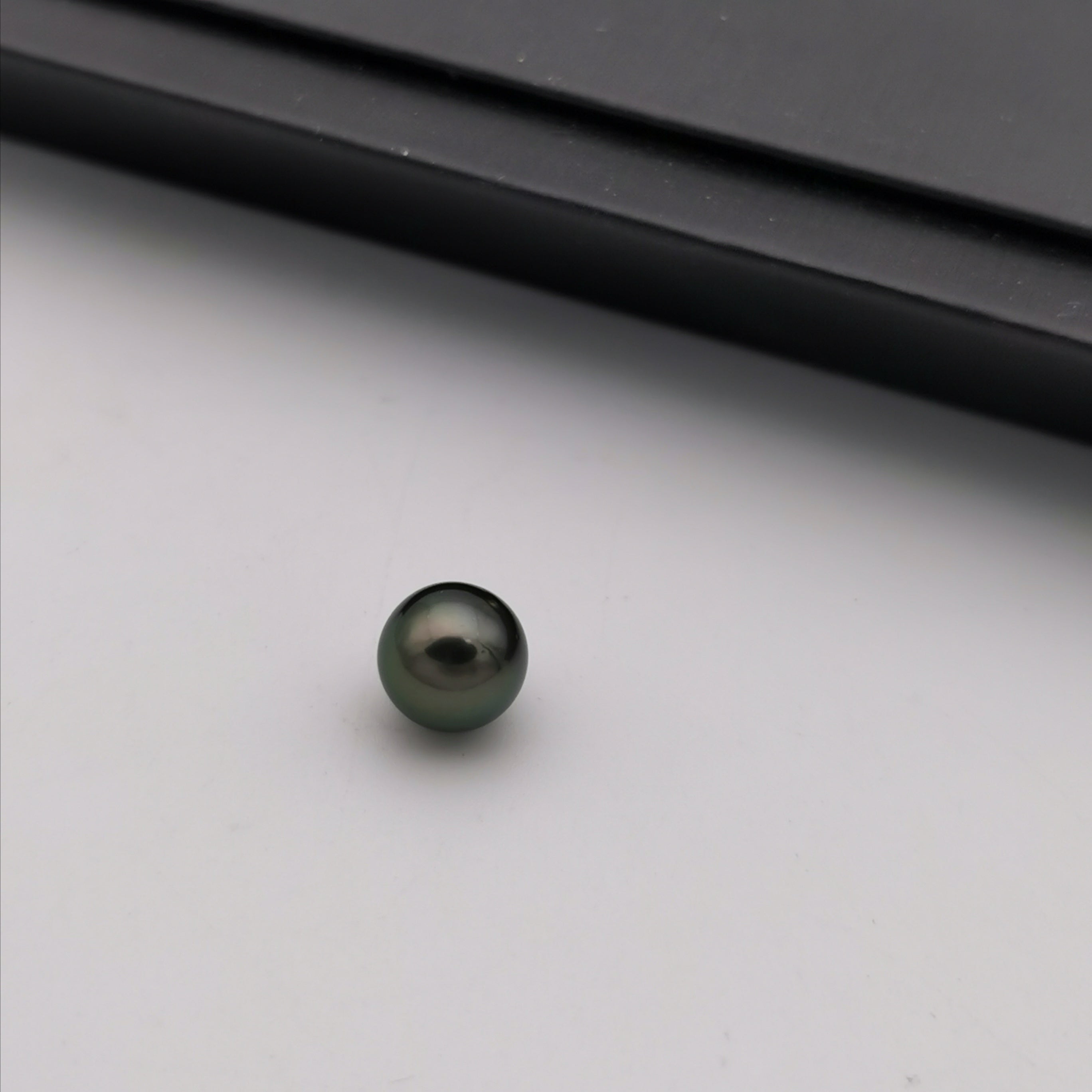8.65 mm genuine round shape black Tahitian loose pearl