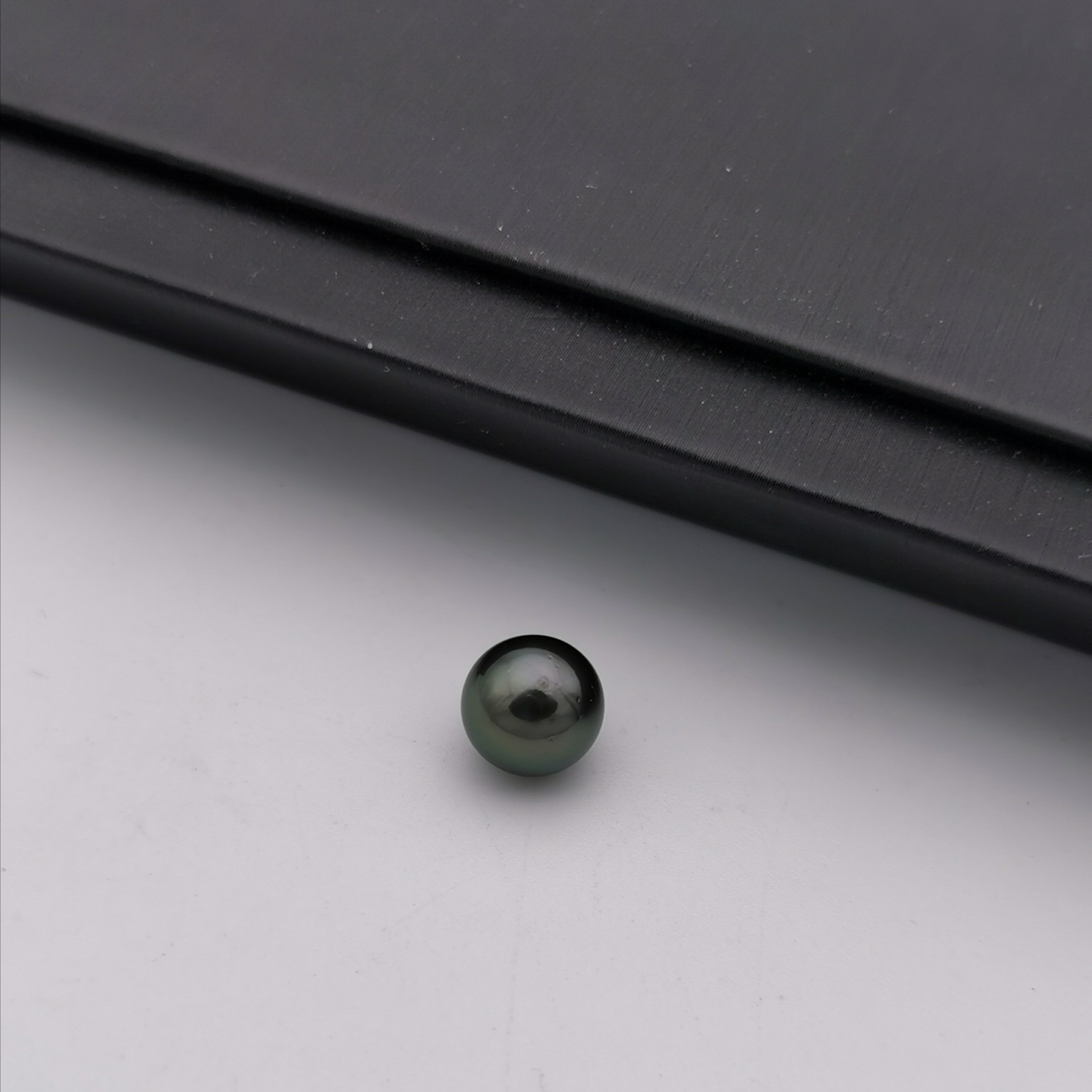 8.65 mm genuine round shape black Tahitian loose pearl