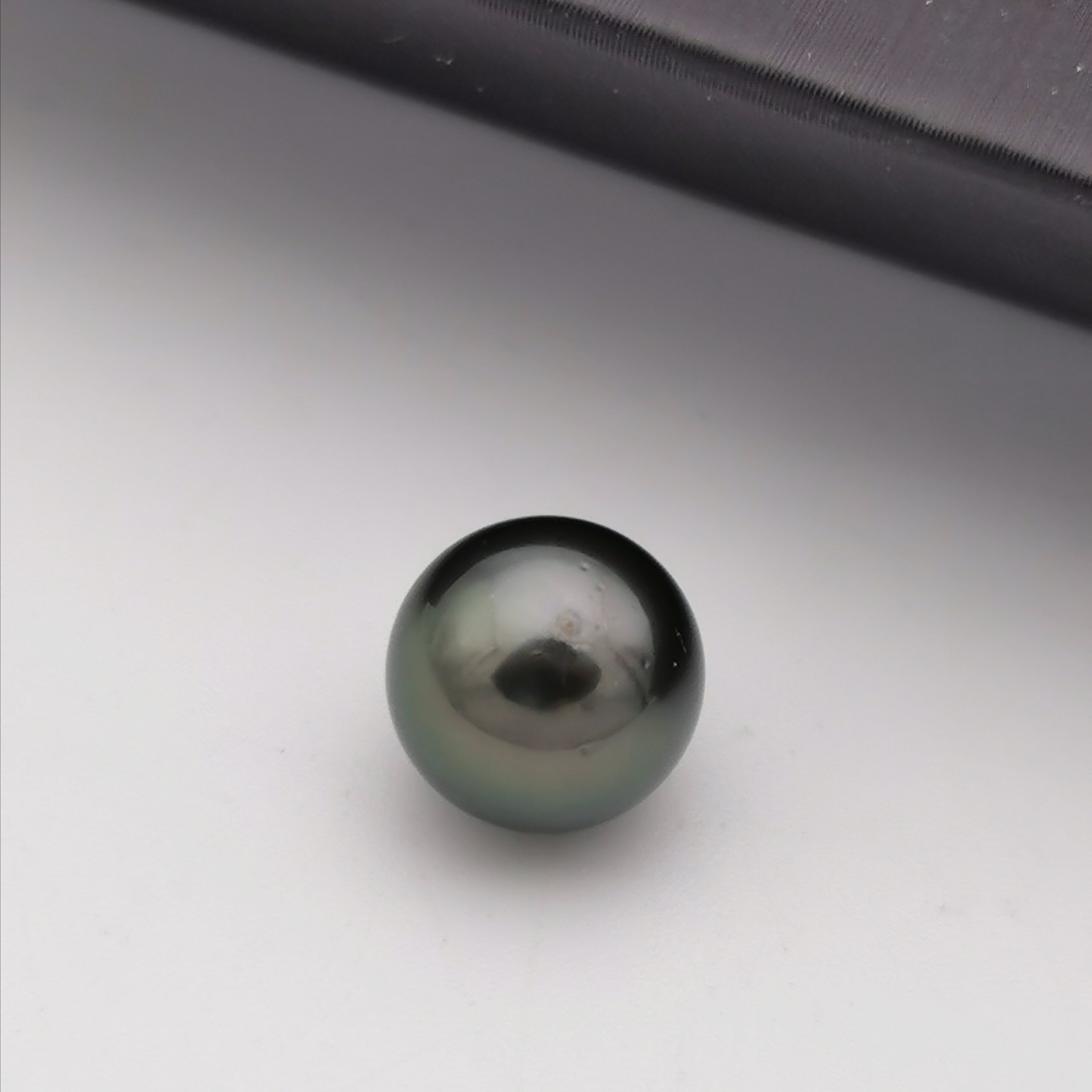 8.65 mm genuine round shape black Tahitian loose pearl