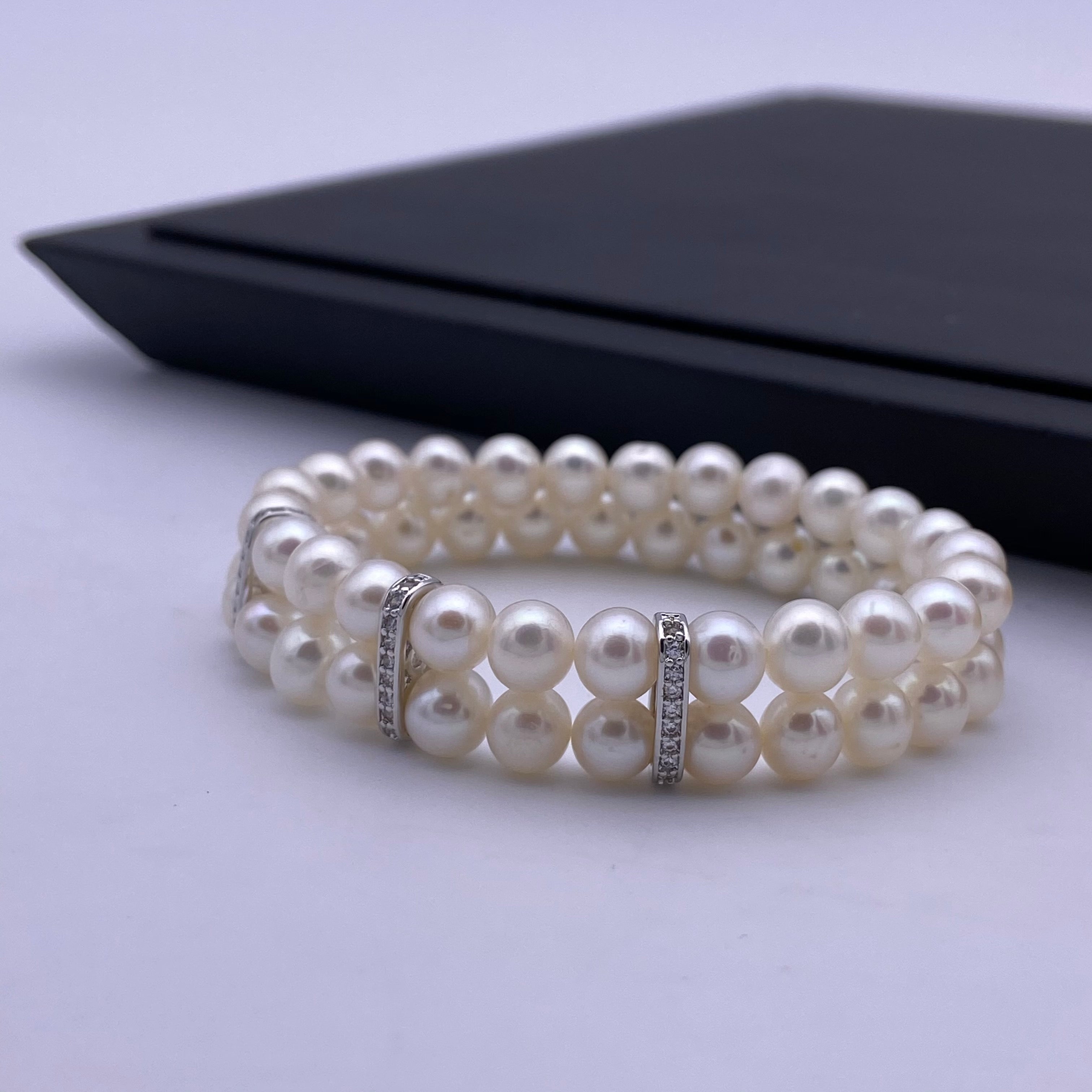 6.5-7mm freshwater pearl with sterling silver charm stretch bracelet