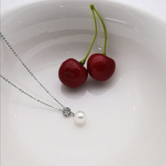 Sterling silver with 8.5mm freshwater pearl pendant