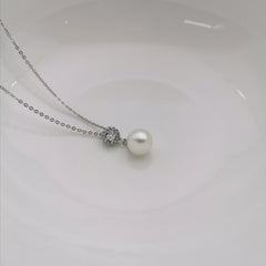 Sterling silver with 8.5mm freshwater pearl pendant
