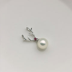 Sterling silver deer shape with freshwater pearl pendant