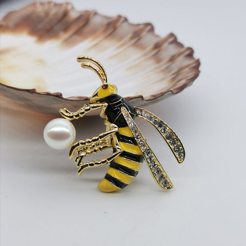 Hornet freshwater pearl brooch