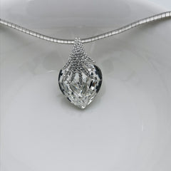 Swarovski element elegant necklace