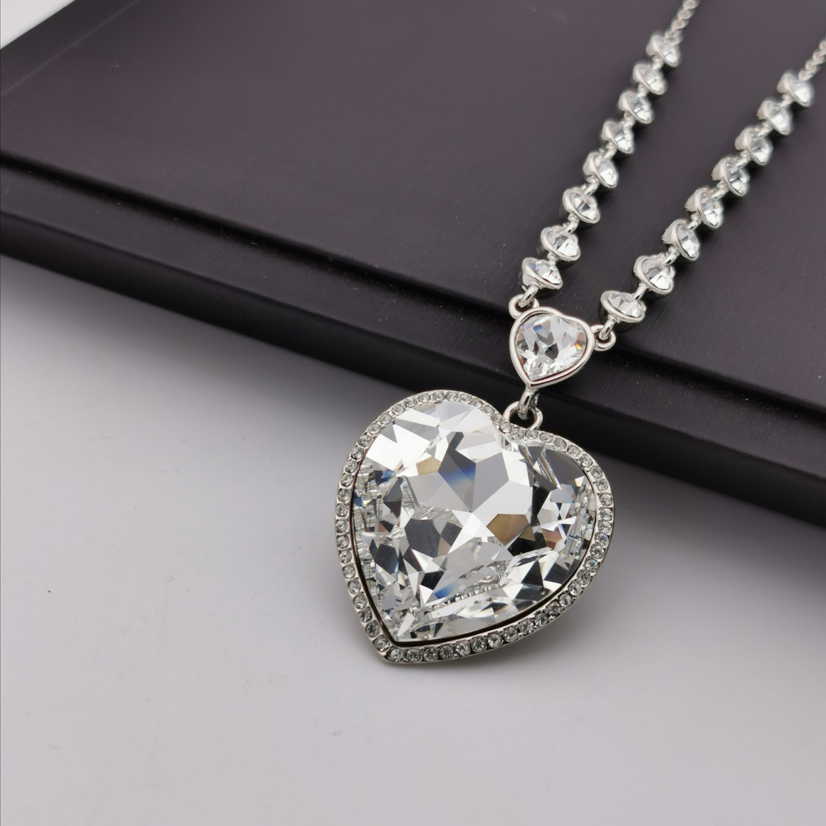 Swarovski element big heart elegant necklace – Lucy&Roise