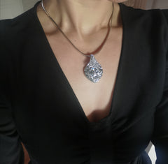 Swarovski element elegant necklace