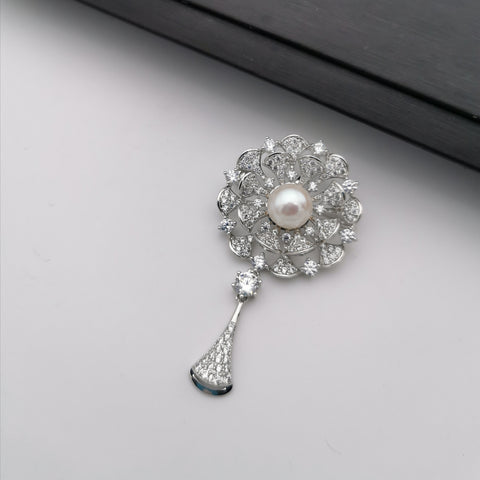 Elegant vintage freshwater brooch/pendant
